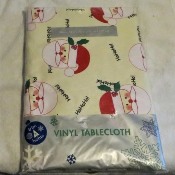 Holiday Vinyl Tablecloth Oval 52 x 70 New In Package Features Santa - Picture 1 of 3